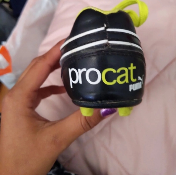 Boys puma cleats - Picture 2 of 6